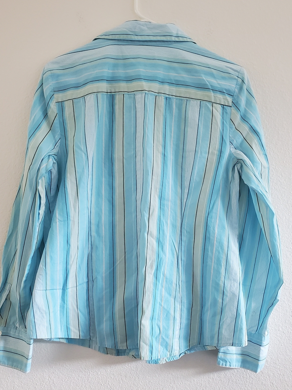 Ann Taylor LOFT 100% Cotton Blue and Aqua Striped Button-Down Shirt - Picture 4 of 8